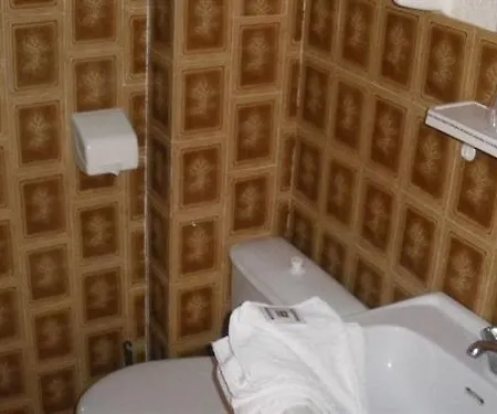 Clair Hotel 2*