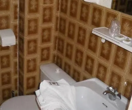 圣克莱尔酒店 2*